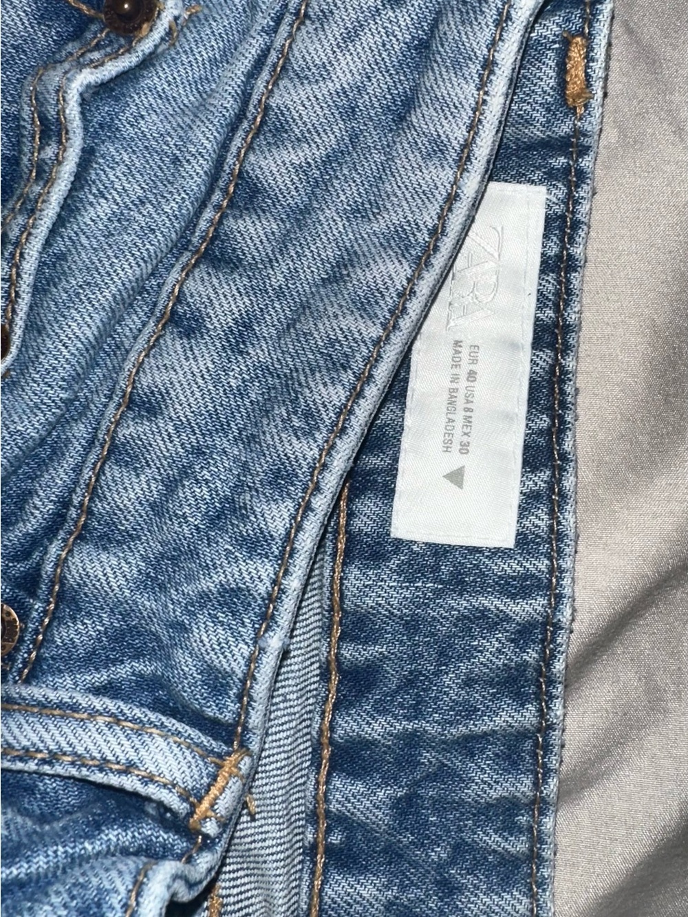 ✨ Zara High Rise Jeans - Picture 2 of 4